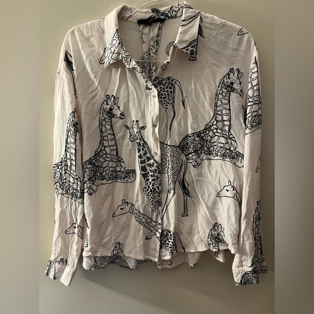 Jane and Delancey Black and White Giraffe-Print Button Shirt
